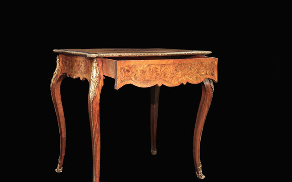 Table marquetée Napoléon III XIXème siècle 