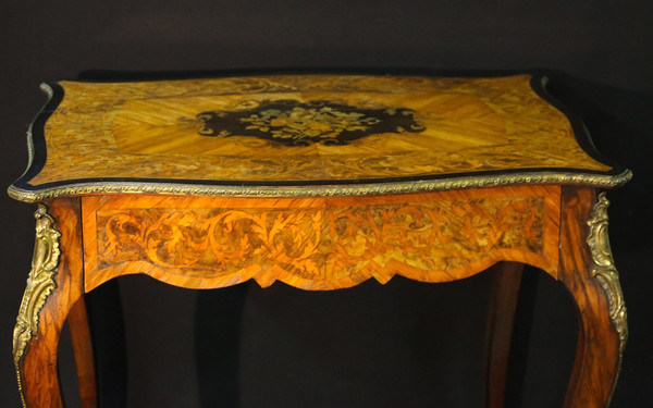 Table marquetée Napoléon III XIXème siècle 
