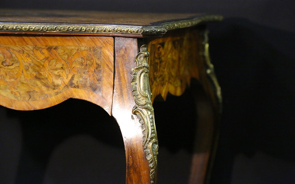Table marquetée Napoléon III XIXème siècle 