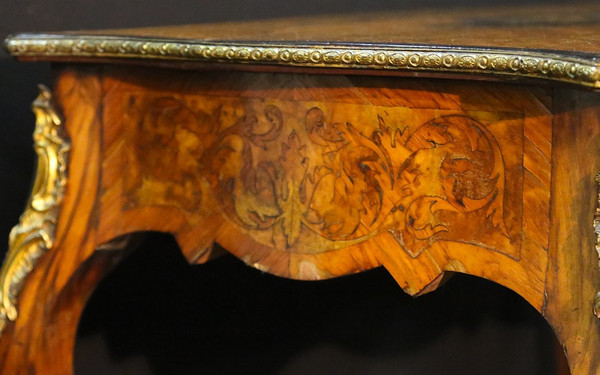 Table marquetée Napoléon III XIXème siècle 