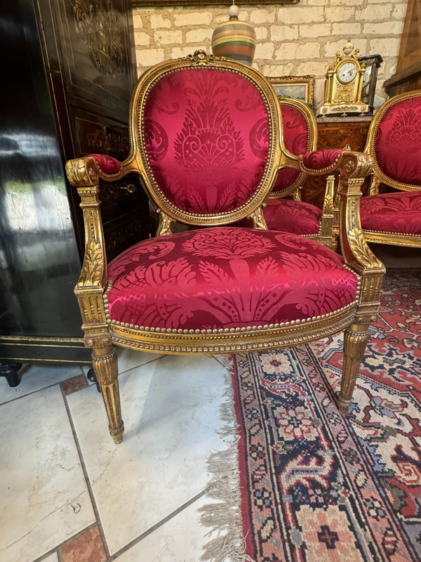 ENSEMBLE DE SALON EN BOIS DORE LOUIS XVI