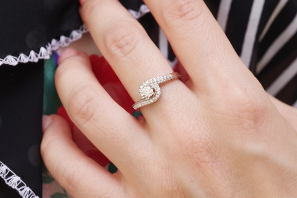 Anello vintage con tourbillon di diamanti in oro 18 carati, anello di fidanzamento occasionale