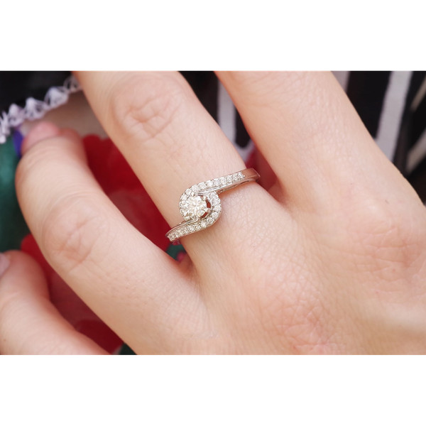 Anello vintage con tourbillon di diamanti in oro 18 carati, anello di fidanzamento occasionale