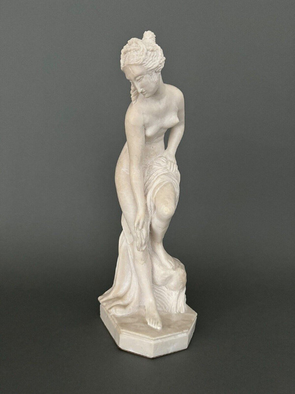 Statue en marbre d'après Vénus au bain baigneuse nue sculptée dans la masse