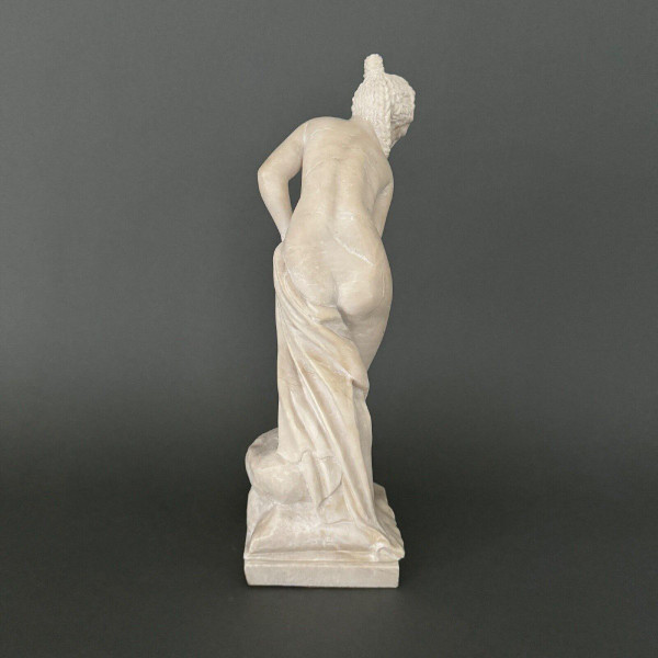 Statue en marbre d'après Vénus au bain baigneuse nue sculptée dans la masse