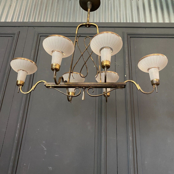 Lampadario in metallo dorato 1950 6 luci molate in vetro satinato