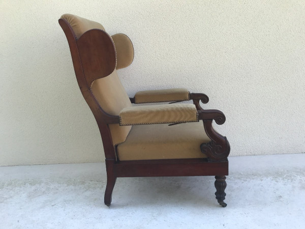 Sessel Voltaire mit Ohren alt Mahagoni Restaurationszeit Modell neigbar