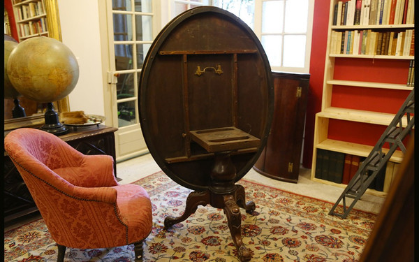 Oval table in marquetry and varnished wood 