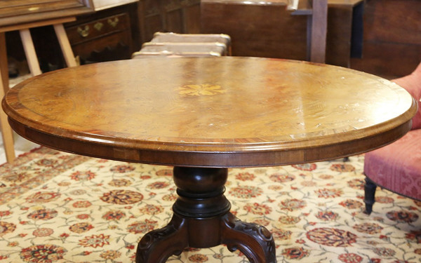 Oval table in marquetry and varnished wood 