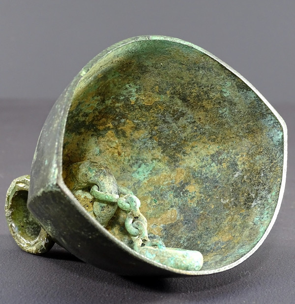 Indonésie, Période Majapahit, Circa XVème Siècle, Cloche En Bronze Au Décor Géométrique.