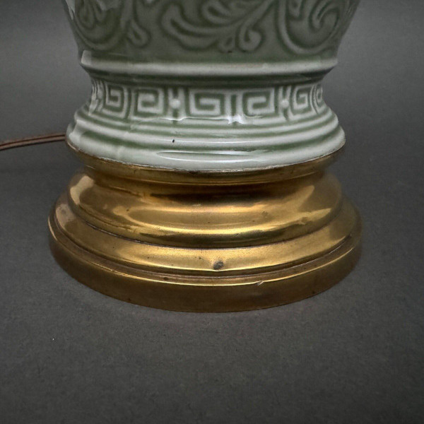 Lampe Napoléon III en céladon vert sur une base en laiton