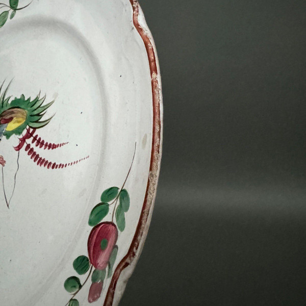 Plate in 18th century Islettes earthenware with Chinese décor
