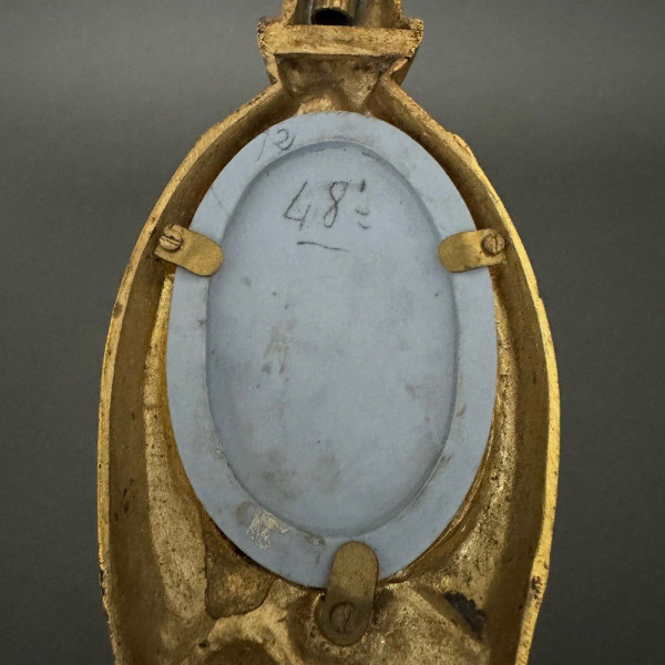 Gilded bronze wall lamp with Wedgwood plaque couple on swing 20th century