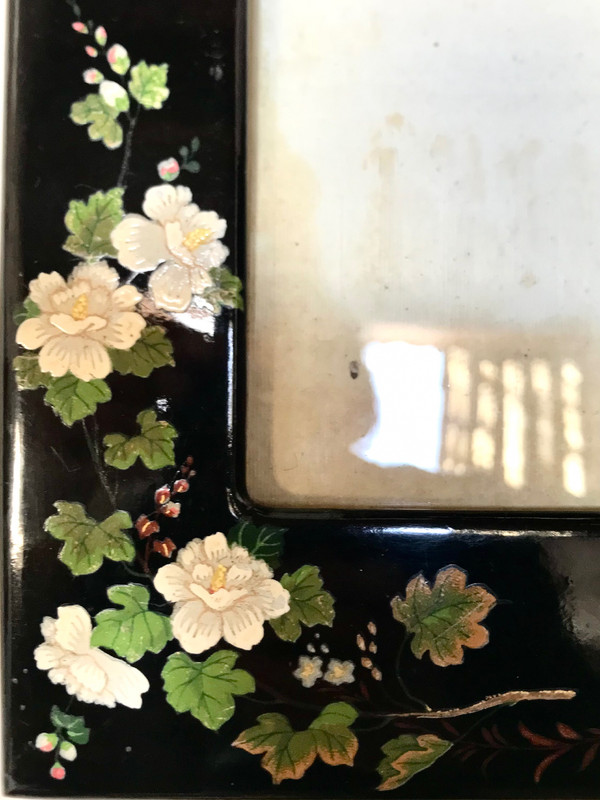 Photo frame in lacquered boiled cardboard with Japanese decor