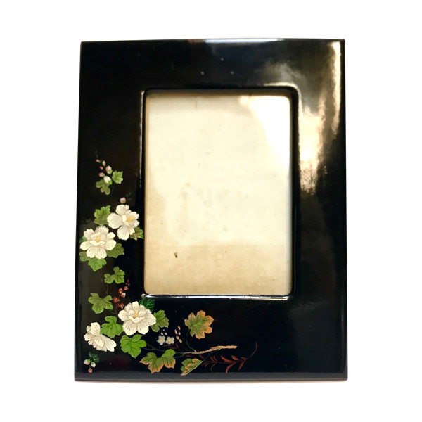 Photo frame in lacquered boiled cardboard with Japanese decor