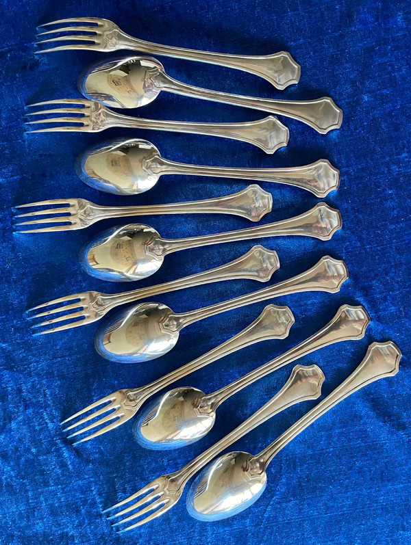 6 dessert sets.