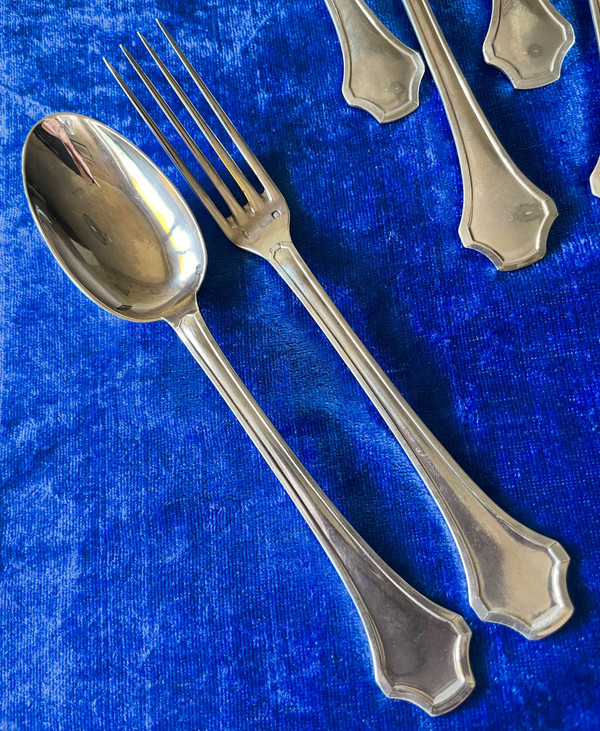 6 dessert sets.