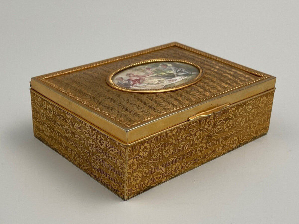 Miniature bronze box signed S. Guerou or Gueron Romantic scene