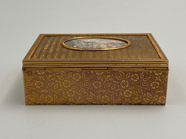 Miniature bronze box signed S. Guerou or Gueron Romantic scene