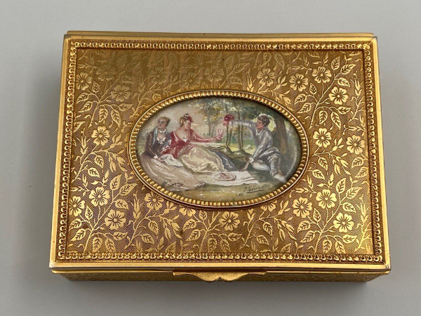 Miniature bronze box signed S. Guerou or Gueron Romantic scene