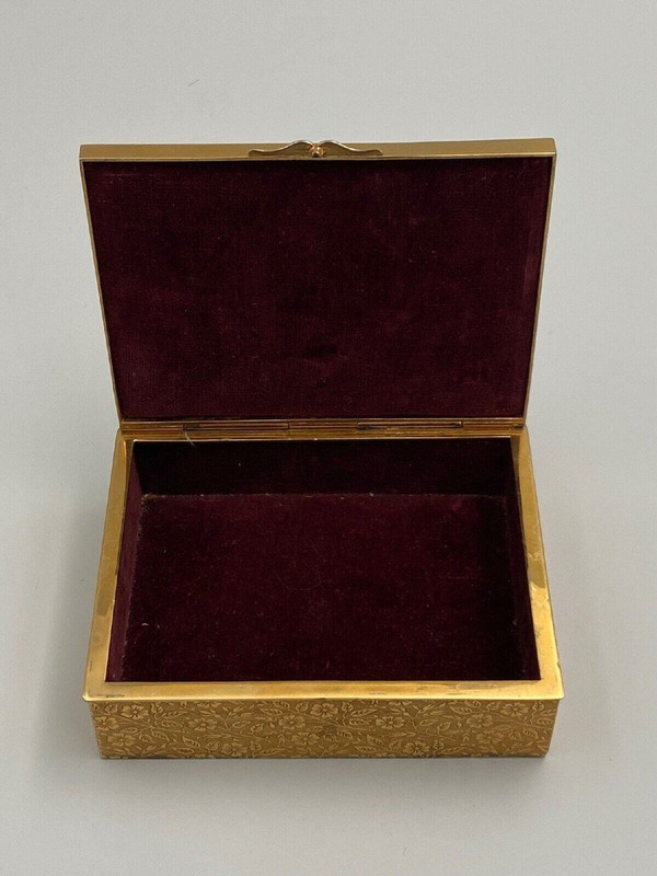 Miniature bronze box signed S. Guerou or Gueron Romantic scene