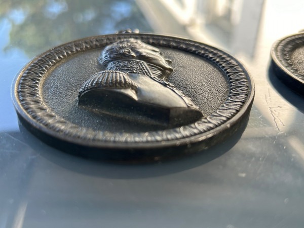 Coppia di medaglioni in bronzo del Primo Impero - Ritratti di profilo - Napoleone Bonaparte