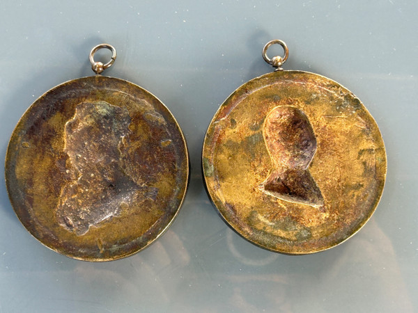 Coppia di medaglioni in bronzo del Primo Impero - Ritratti di profilo - Napoleone Bonaparte