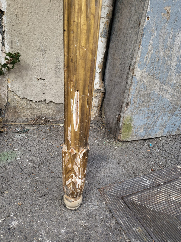 Coppia di mensole angolari in legno dorato in stile Luigi XVI