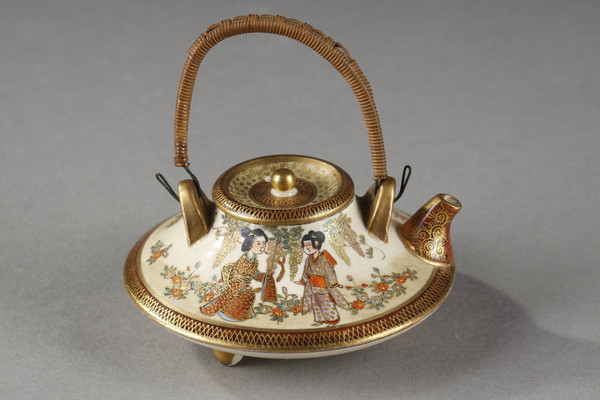 Kyo Satsuma teapot and perfume burner by Kinkozan Kyoto