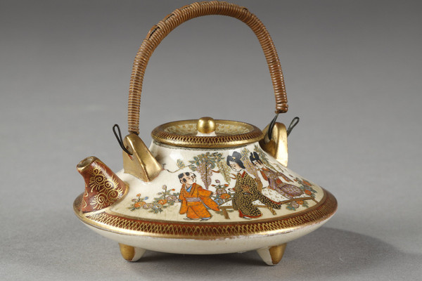 Kyo Satsuma teapot and perfume burner by Kinkozan Kyoto