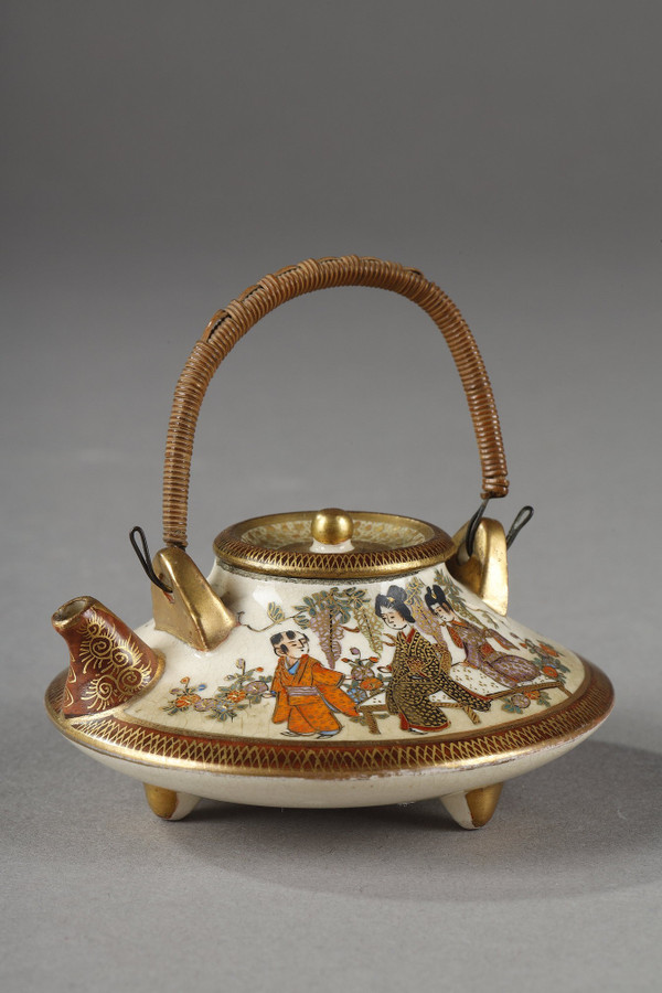 Kyo Satsuma teapot and perfume burner by Kinkozan Kyoto