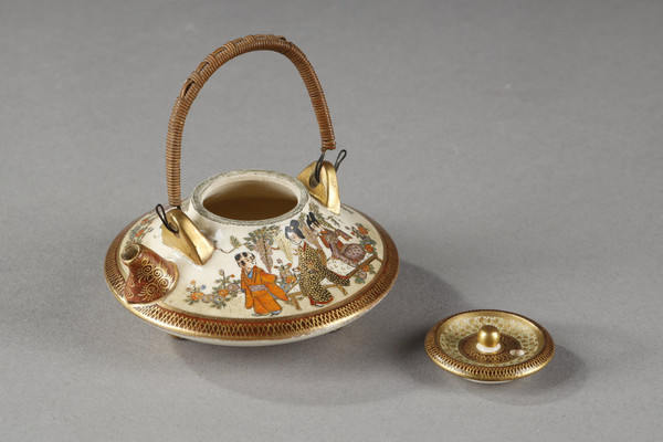 Kyo Satsuma teapot and perfume burner by Kinkozan Kyoto