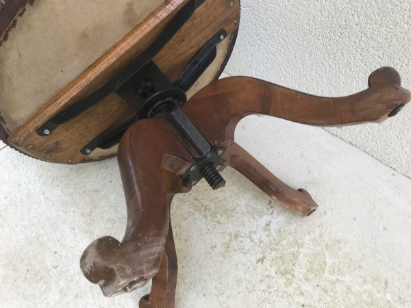 Amerikanischer Drehsessel aus mahagonibraun gebeiztem Holz um 1900
