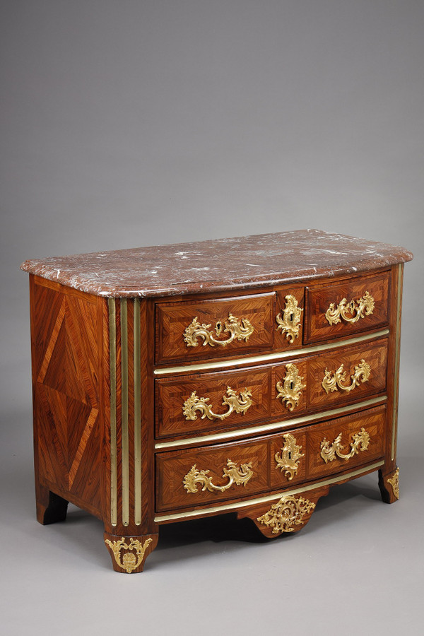 Commode Regence estampillée P M  attribuée à Pierre Moulin