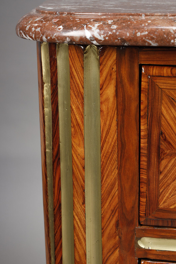 Commode Regence estampillée P M  attribuée à Pierre Moulin