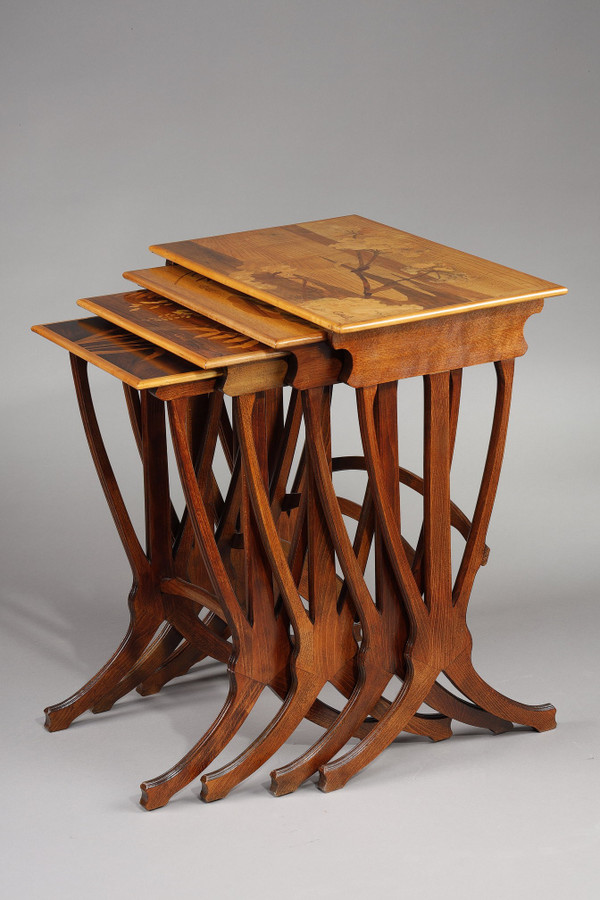 Ensemble de 4 Tables Gigognes signées Gallé