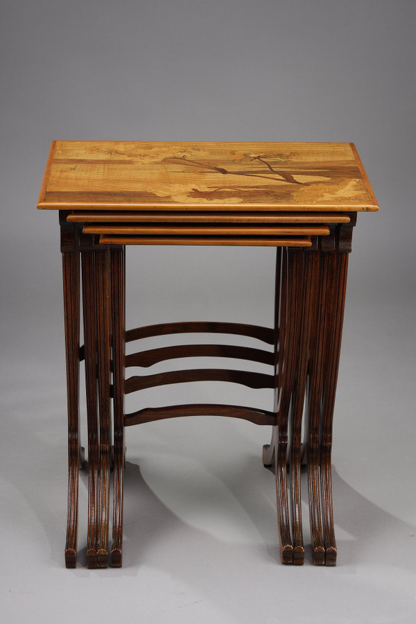 Ensemble de 4 Tables Gigognes signées Gallé