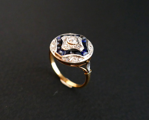 Art Deco Ring Diamanten Und Kalibrierte Saphire.