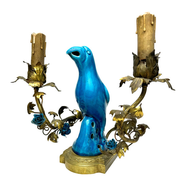 Lampada da tavolo decorata con un pappagallo in una montatura francese in bronzo, XIX secolo