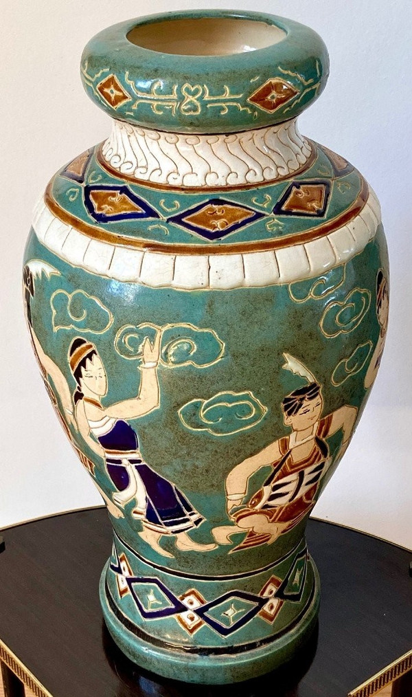 Vietnam, anni 1950/1960, vaso in ceramica di Bien Hoa decorato con danzatori e musicisti.