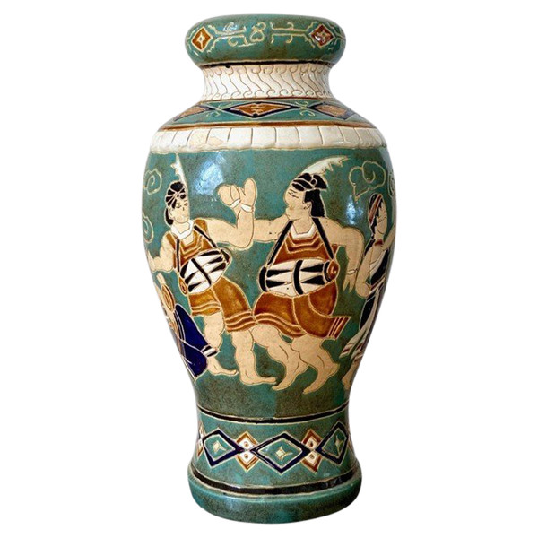 Vietnam, anni 1950/1960, vaso in ceramica di Bien Hoa decorato con danzatori e musicisti.