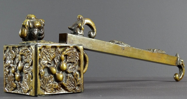 Japan, 1930s/1950s, Bronze inkwell with relief decoration of a figure and a dragon.