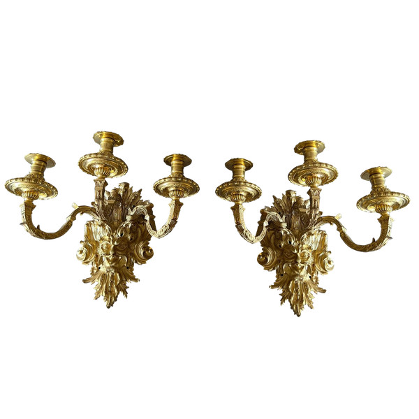 Ein Paar Wandleuchten aus vergoldeter Bronze im Louis-XIV-Stil aus der Mitte des 19.