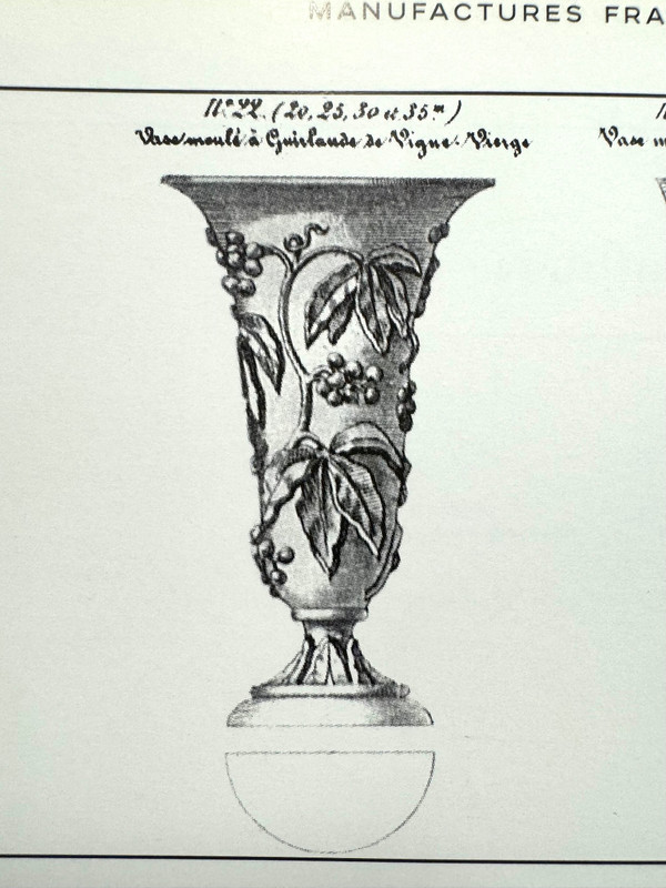 Baccarat - Vase En Opaline Modèle Guirlande De Vigne Vierge