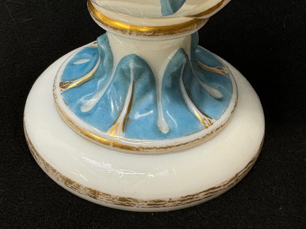 Baccarat - Vase En Opaline Modèle Guirlande De Vigne Vierge