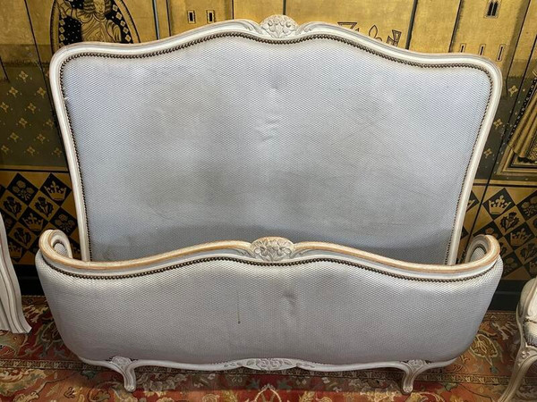 Letto a cesto in stile Luigi XV e poltrona Luigi XV dipinta