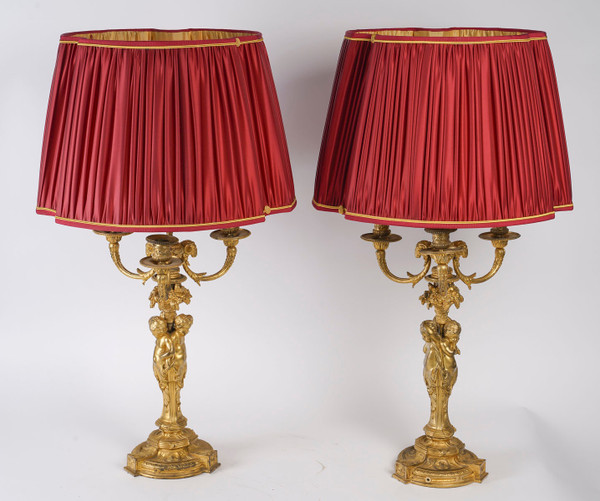 Coppia di lampadari in bronzo dorato in stile Luigi XVI, fine XIX secolo