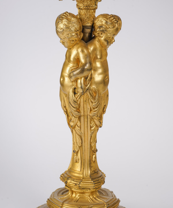 Coppia di lampadari in bronzo dorato in stile Luigi XVI, fine XIX secolo