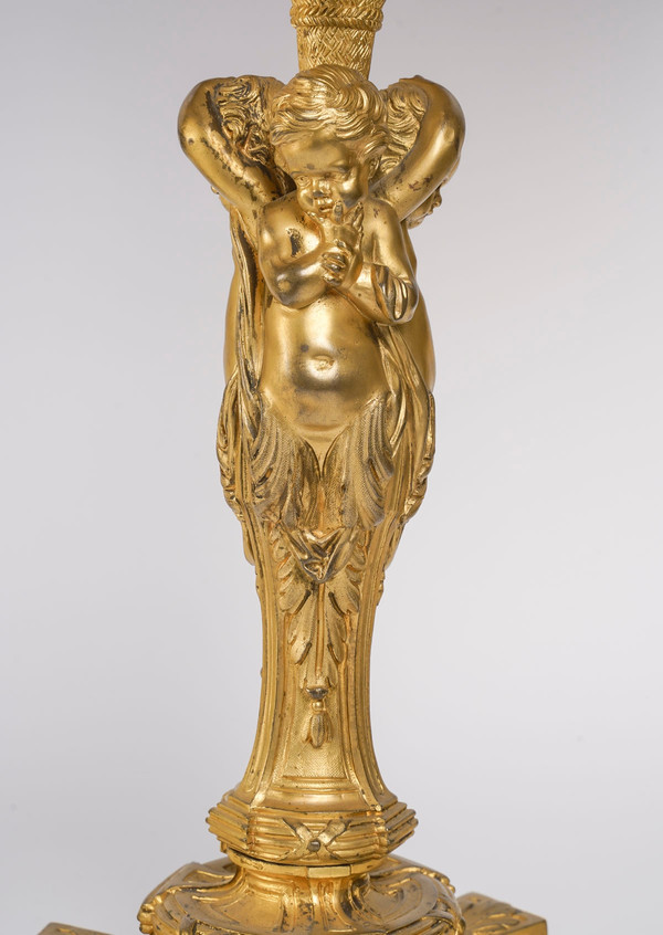 Coppia di lampadari in bronzo dorato in stile Luigi XVI, fine XIX secolo