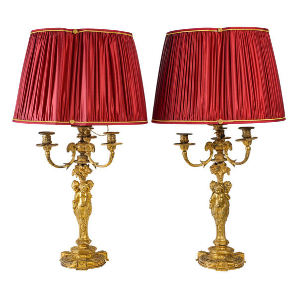 Coppia di lampadari in bronzo dorato in stile Luigi XVI, fine XIX secolo